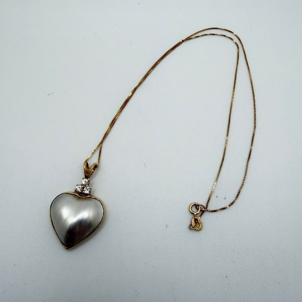 ~16" Pearl "heart" cabochon w/ accent diamonds‎ in 14kt yellow gold necklace!